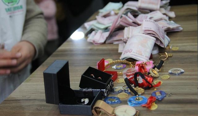 Van'da kadınlar Gazze'ye destek için bağışta bulundu
