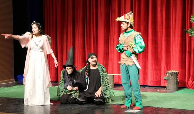 Erciş’te "Peter Pan Kara Korsana Karşı" oyunu sahnelendi