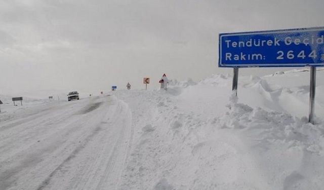 Son Dakika: Tendürek Geçidi trafiğe kapatıldı