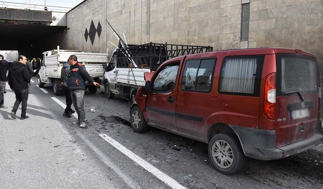 Van'da zincirleme trafik kazası! 2 kişi yaralandı