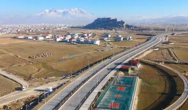 Van Gölü Sahil Yolu trafiğe açıldı