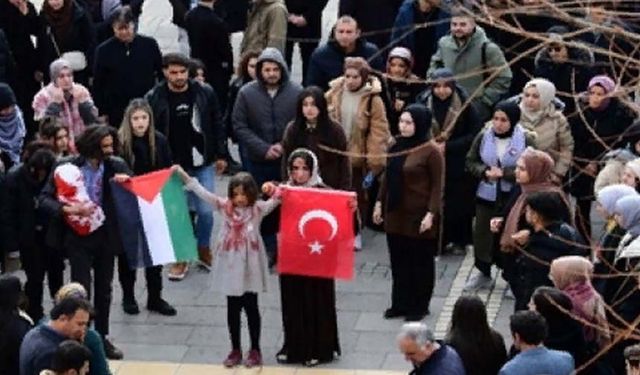 Van YYÜ’de Gazze için zaman dursun etkinliği