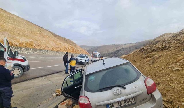 Malatya’da otomobil drenaj kanalına düştü: 3 yaralı