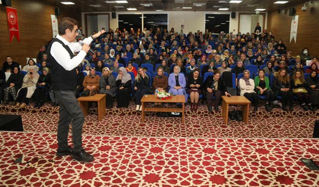 Van’da "Aile İçi İletişim, Kadının Rolü ve Önemi" konulu söyleşi düzenlendi