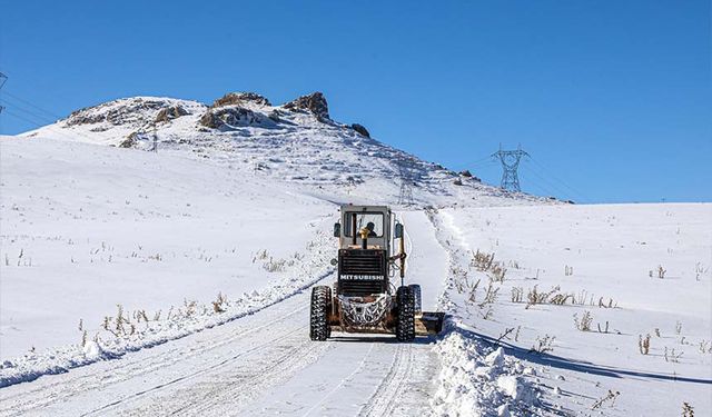 Van’da kapalı yollar ulaşıma açıldı