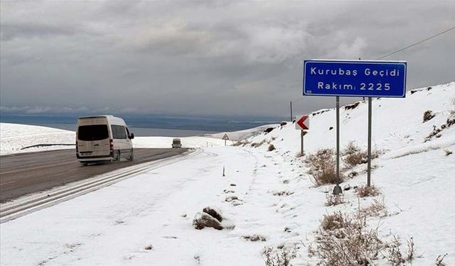 Van'ın yüksek kesimlerinde kar yağışı etkili oldu