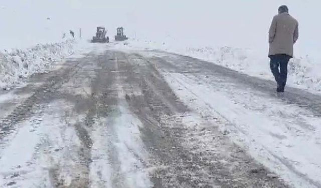 Muradiye’de yol açma çalışması