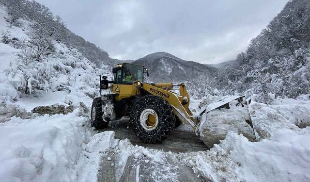 Van’da 26 yerleşim yerinin yolu ulaşıma kapalı