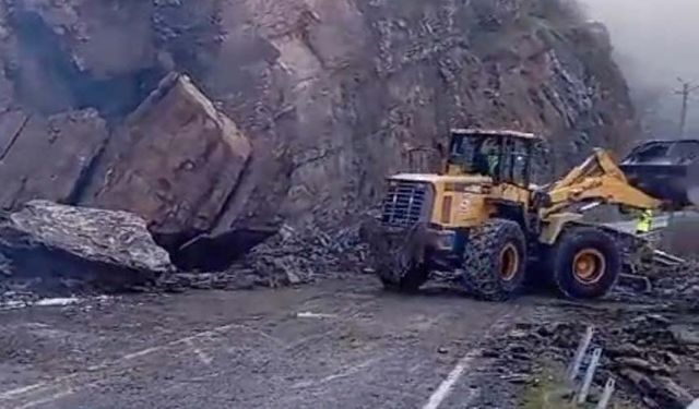 Hakkari-Çukurca yolu ulaşıma açıldı