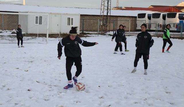 Van’ın kadın futbol takımı lige hazır