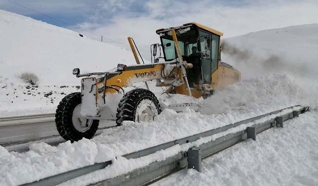 Van’da 124 yerleşim yerinin yolu ulaşıma kapandı