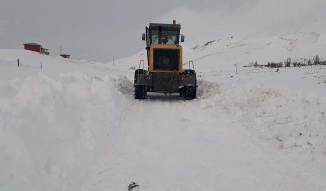 Muradiye’de yol açma çalışması