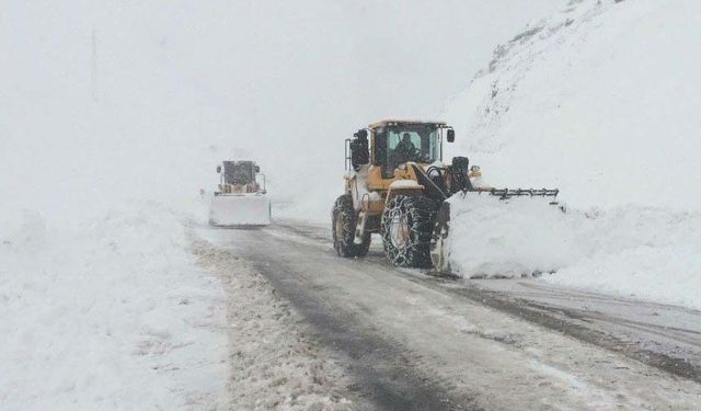 Van’da 201 yerleşim yerinin yolu ulaşıma kapalı