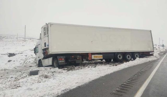 Van'da kar yağışı kazayı beraberinde getirdi