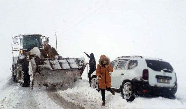 Van’da 234 yerleşim yerinin yolu kapandı