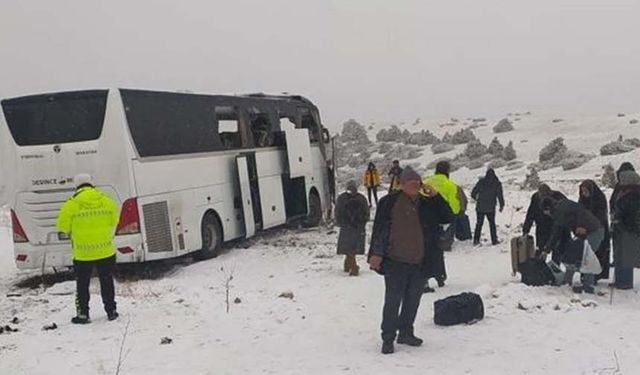 Korkunç kaza! Otobüs kontrolden çıktı: Ölü ve yaralılar var