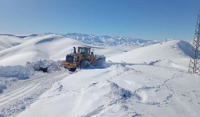 Hakkari'de 284 yerleşim yerinin yolu ulaşıma kapandı