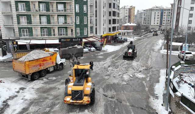 İpekyolu’nda karla mücadele devam ediyor