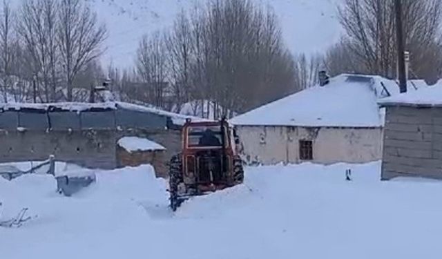 14 yıldır mahallesinin yollarını kendi imkanlarıyla açıyor