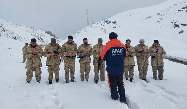 Van'da güvenlik korucularına "Çığda Farkındalık Eğitimi" verildi