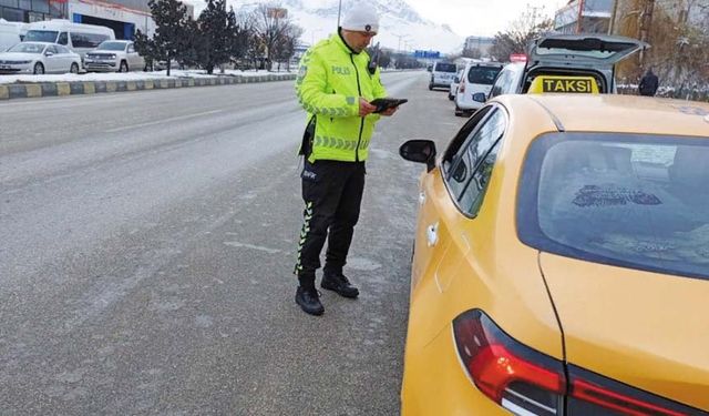 Van'da 13 araç trafikten men edildi