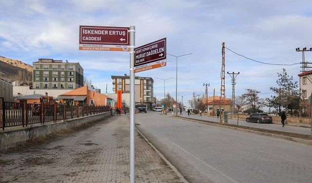 Başkale’deki sokak ve cadde tabelaları yenilendi