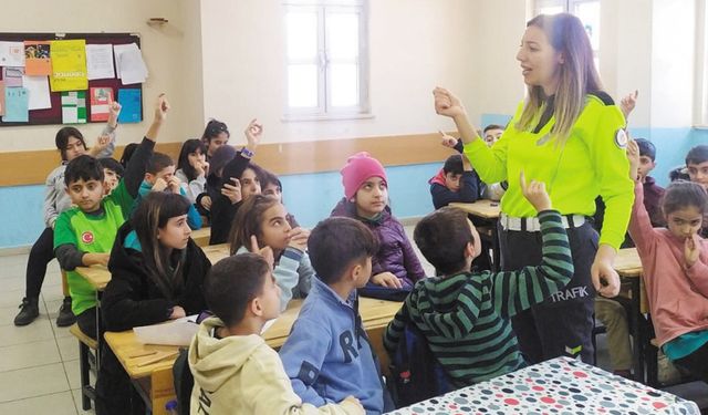 Vanlı öğrencilere trafik eğitimi…