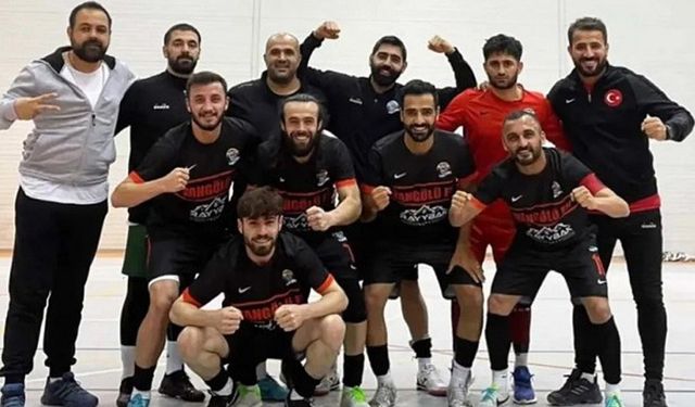 Vangölü Spor süper lige yükseldi