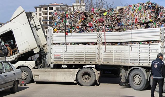 Van’dan Ankara’ya doğru giden tırda kaçak göçmen yakalandı!