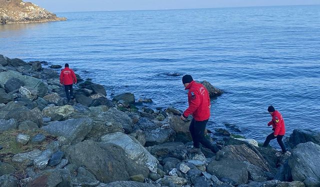 Marmara Denizi'nde batan geminin mürettebatını arama çalışmaları sürüyor