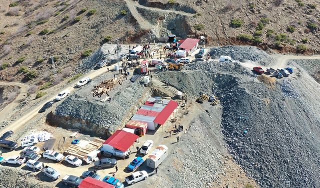 Elazığ Palu'da maden ocağında göçük altında kalan işçiler kurtarıldı