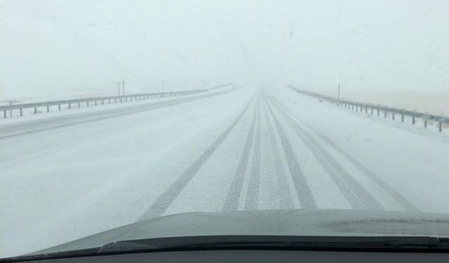 Van-Hakkari kara yolu ulaşıma kapatıldı