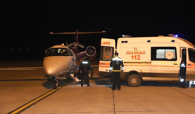Prematüre bebek, ambulans uçakla Van'a getirildi