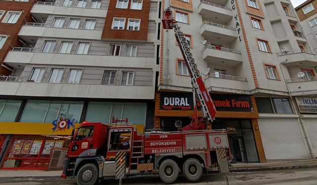 Van’da buz kırma timi iş başında