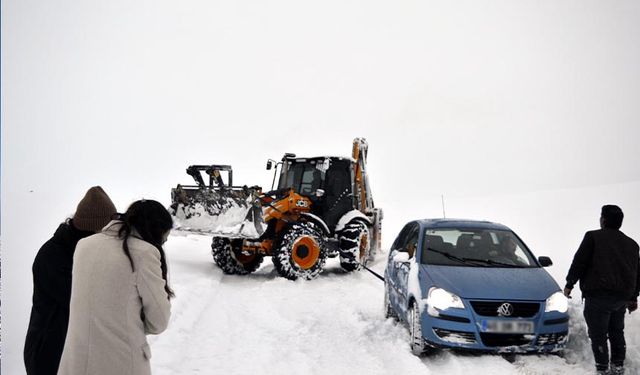 Van'da kurtarma operasyonu! 3 öğretmen kurtarıldı