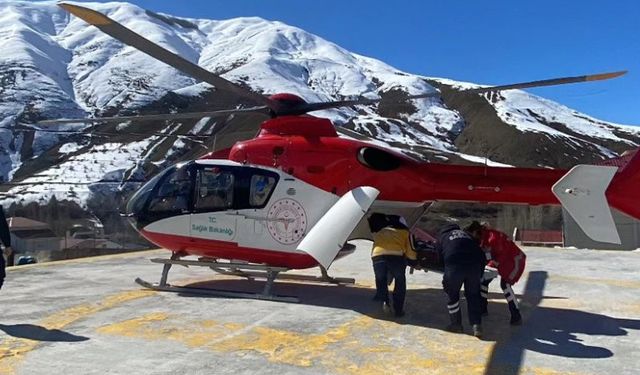 Van’da ambulans helikopter yüksekten düşen hasta için havalandı