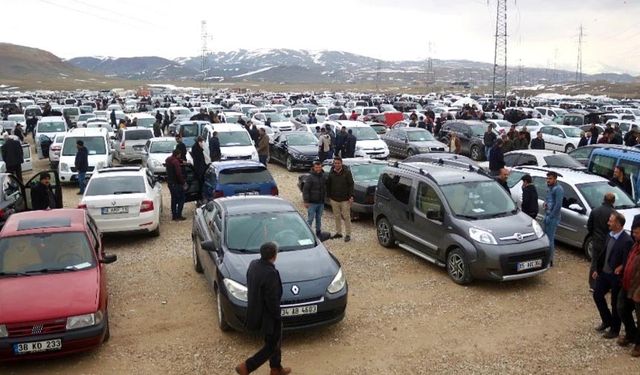 İkinci el piyasası hareketlendi: Araç alacaklar dikkat, zam için tarih verildi