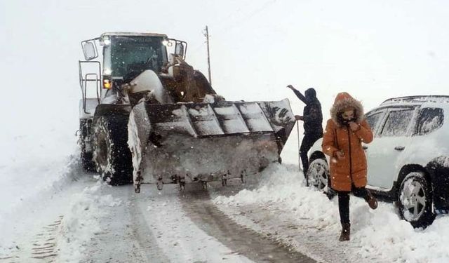 Van’da 57 yerleşim yeri yolu ulaşıma kapalı