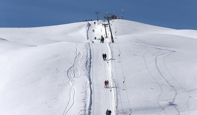 Kayak merkezlerinde en fazla kar kalınlığı 170 santimetreyle Hakkari'de ölçüldü