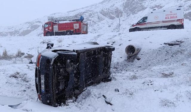 Van'da minibüs şarampole yuvarlandı: 4 yaralı