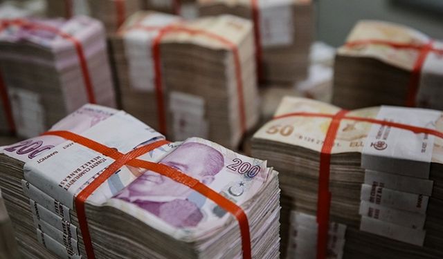 Türk lirasıyla dış ticaret yılın iki ayında 210 milyar liraya yaklaştı