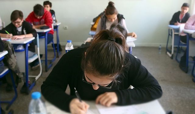 Türkiye'de öğrenci sayısı 53, öğretmen sayısı 93 kat arttı