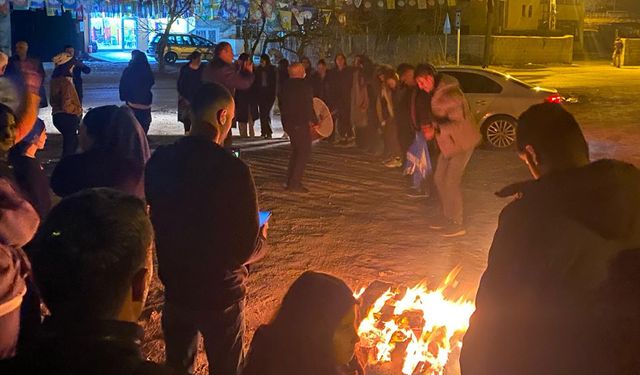 Van'da Newroz kutlamaları akşam da devam etti