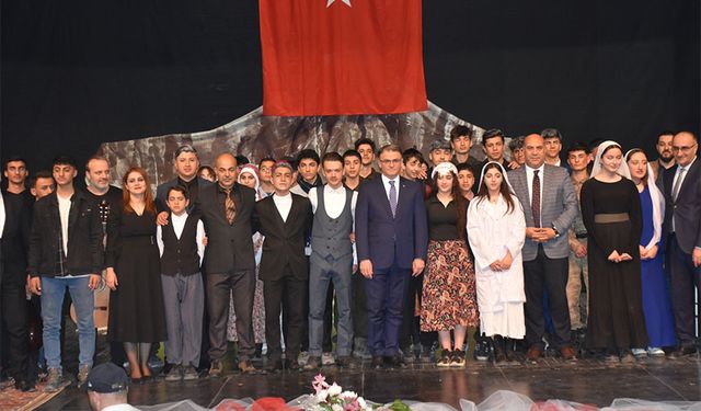 Van'da İstiklal Marşı'nın kabulünün yıl dönümü kapsamında etkinlikler yapıldı
