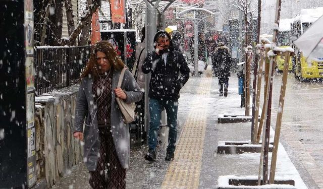 Van’da kar yağışı: 78 yol ulaşıma kapandı