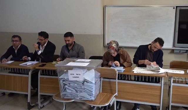 Van’da oy sayım işlemleri başladı