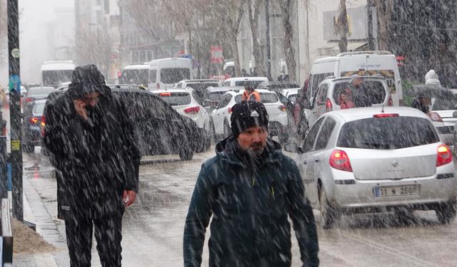 Van’da yoğun kar yağışı