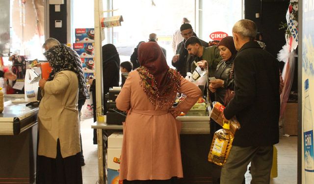 Van'da Ramazan öncesi alışveriş telaşı