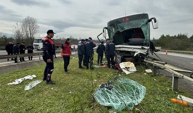 Yolcu otobüsü kaza yaptı: 17 yaralı