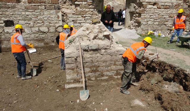 Van'da 750 yıllık Ulu Cami’nin restorasyon çalışmaları yeniden başladı